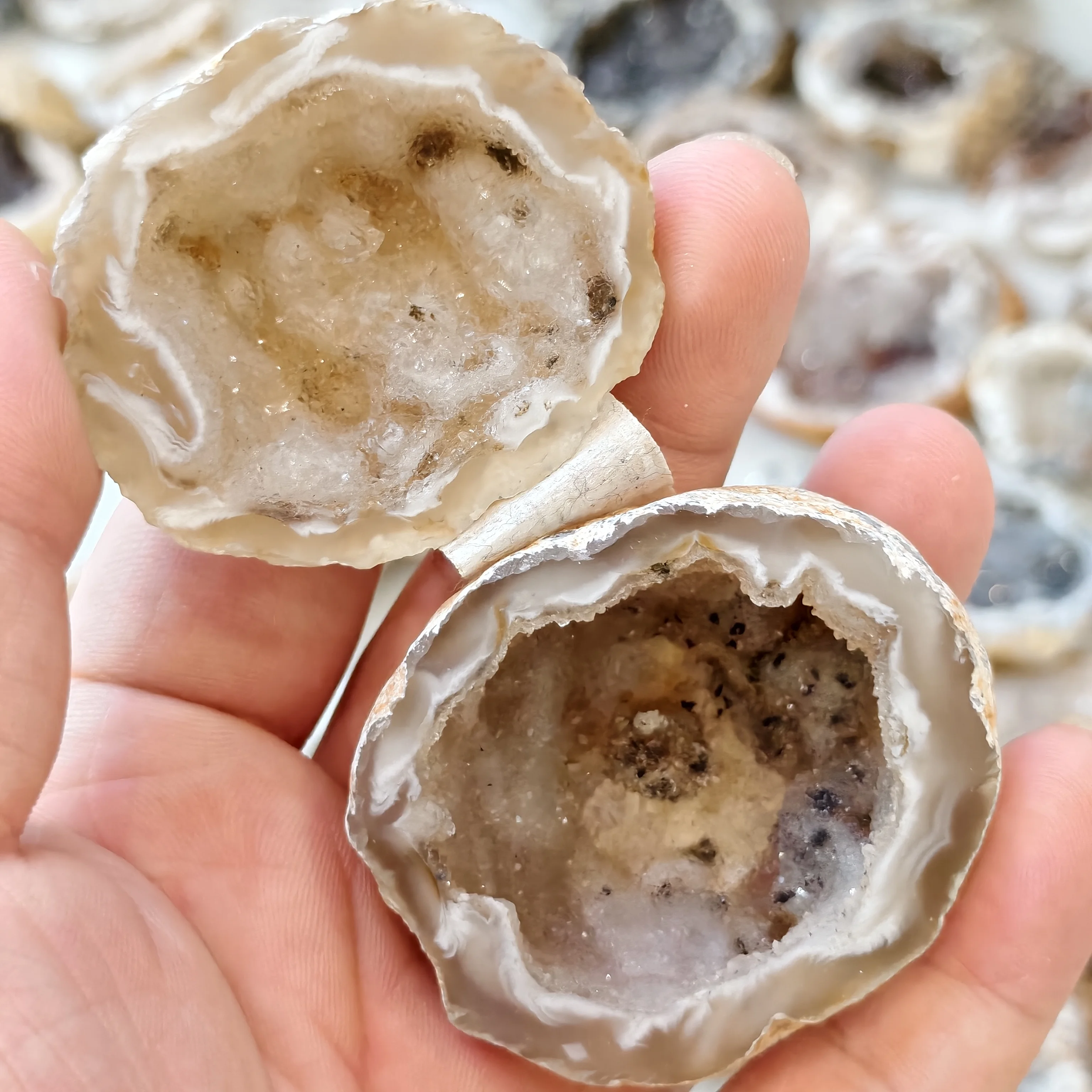 

Высококачественная и красивая пара натуральных оригинальных необработанных агатовых образцов минералов, кластер жеода, украшение, ослепительные кристаллы зубов