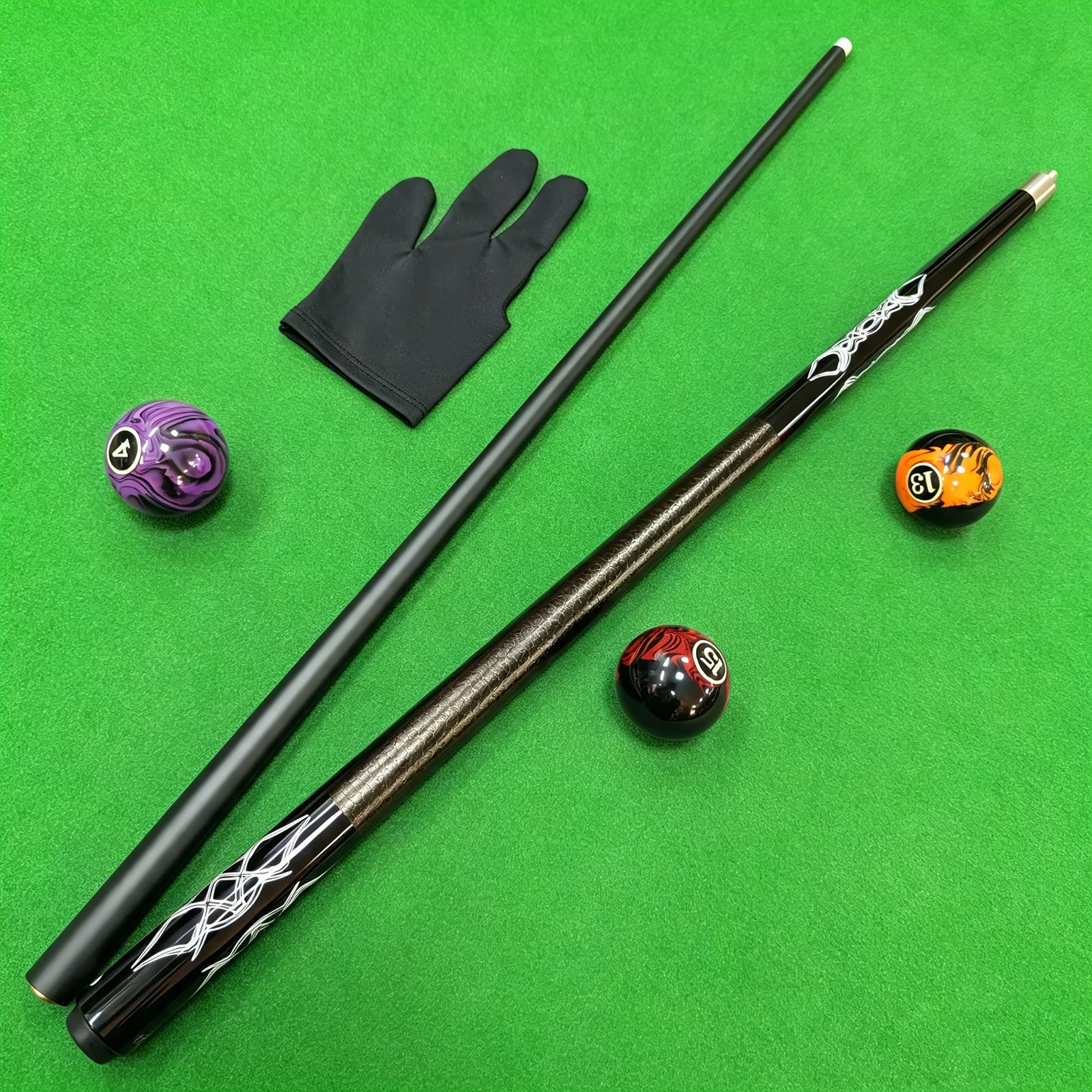 High‑quality pool cue, 12.5mm tip, stainless‑steel slow‑thread tight joint, sleek premium appearance, ideal holiday gift