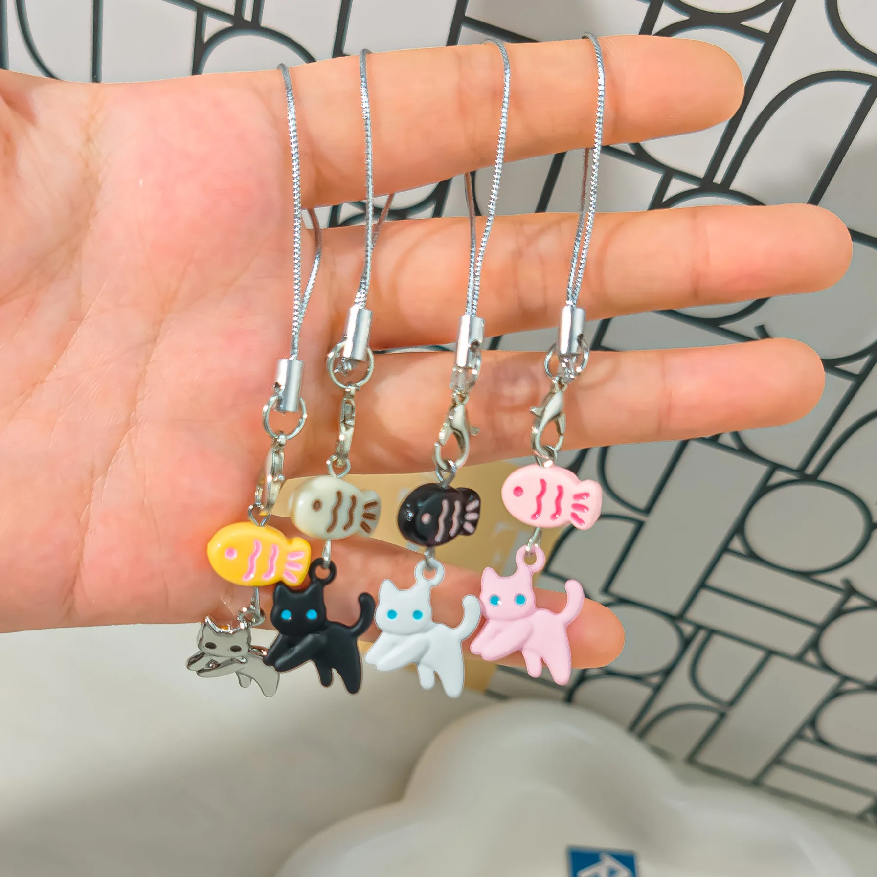 Kawaii Kätzchen Y2K Schlüsselanhänger Handycharms Anhänger Niedliche Anime-Schlüsselanhänger Accessoires für Kamera Kopfhörer Schulranzen Anhänger