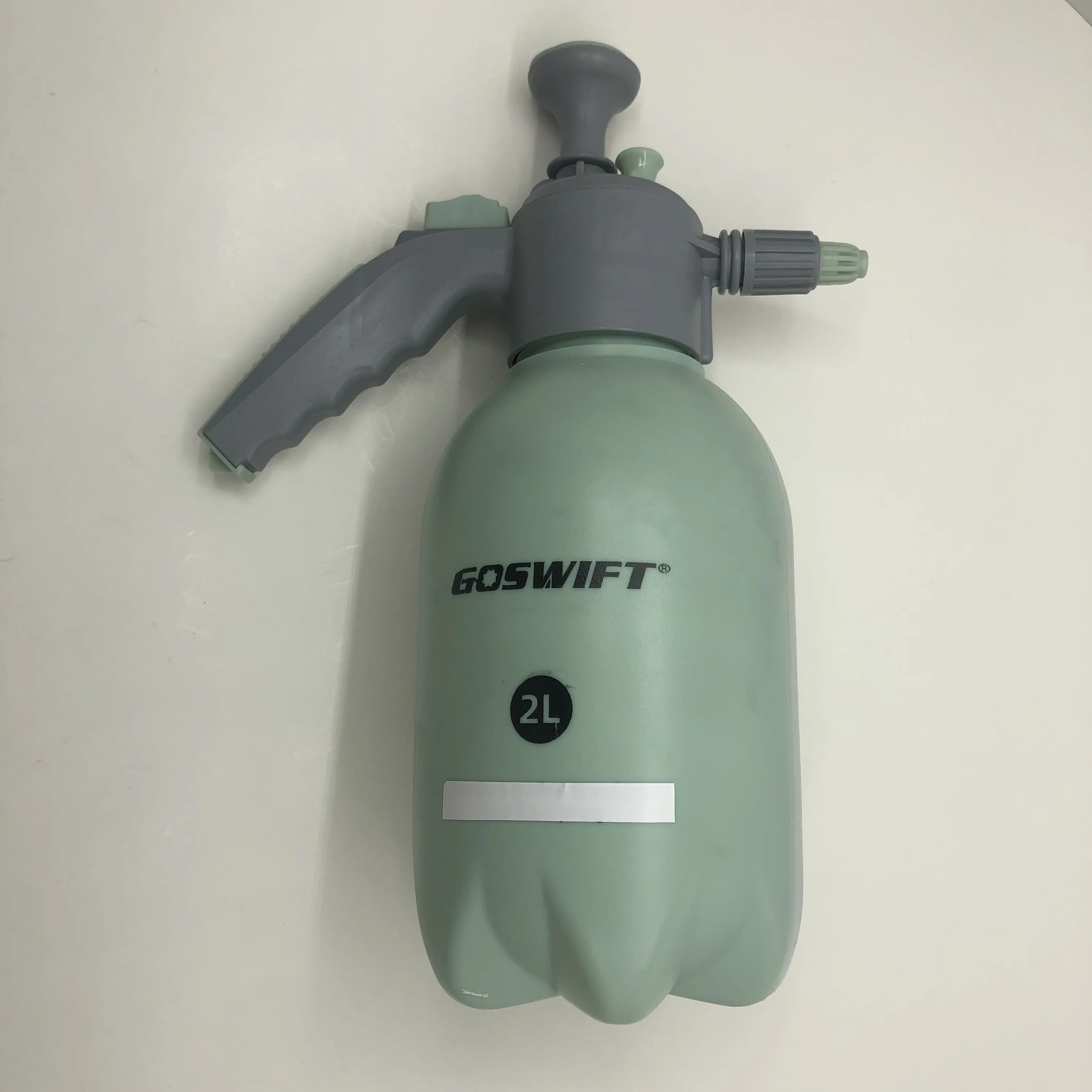 GOSWIFT 2 Liter Handheld Multi-Purpose Garden Pump Sprayer with Adjustable Brass Nozzle Thumb Trigger with Lock-on Feature