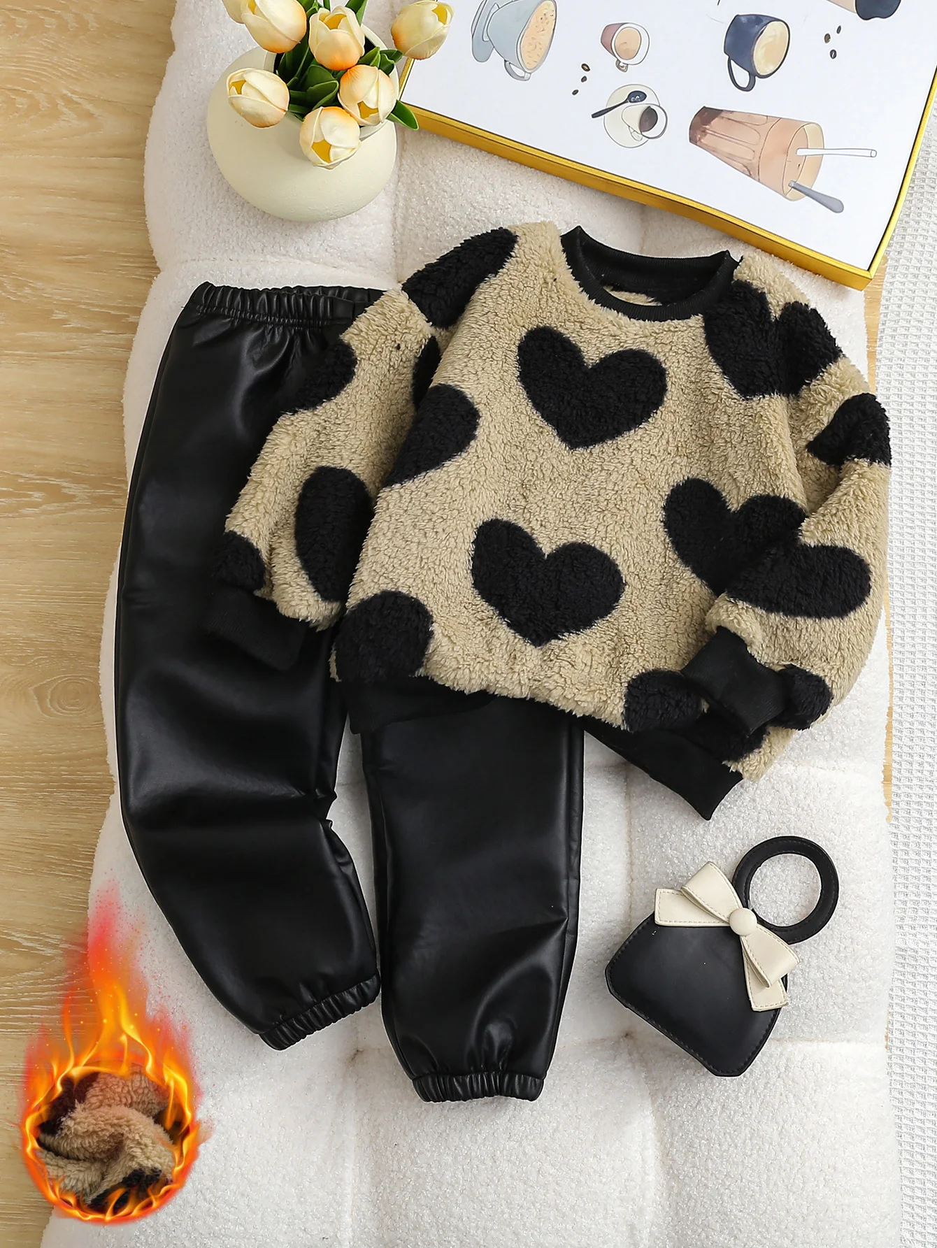 

Autumn And Winter Girls' Outdoor Travel Warm Set: 2-Piece Set Of Heart-Printed Plush Top And Corset With Fleece Leather Pants