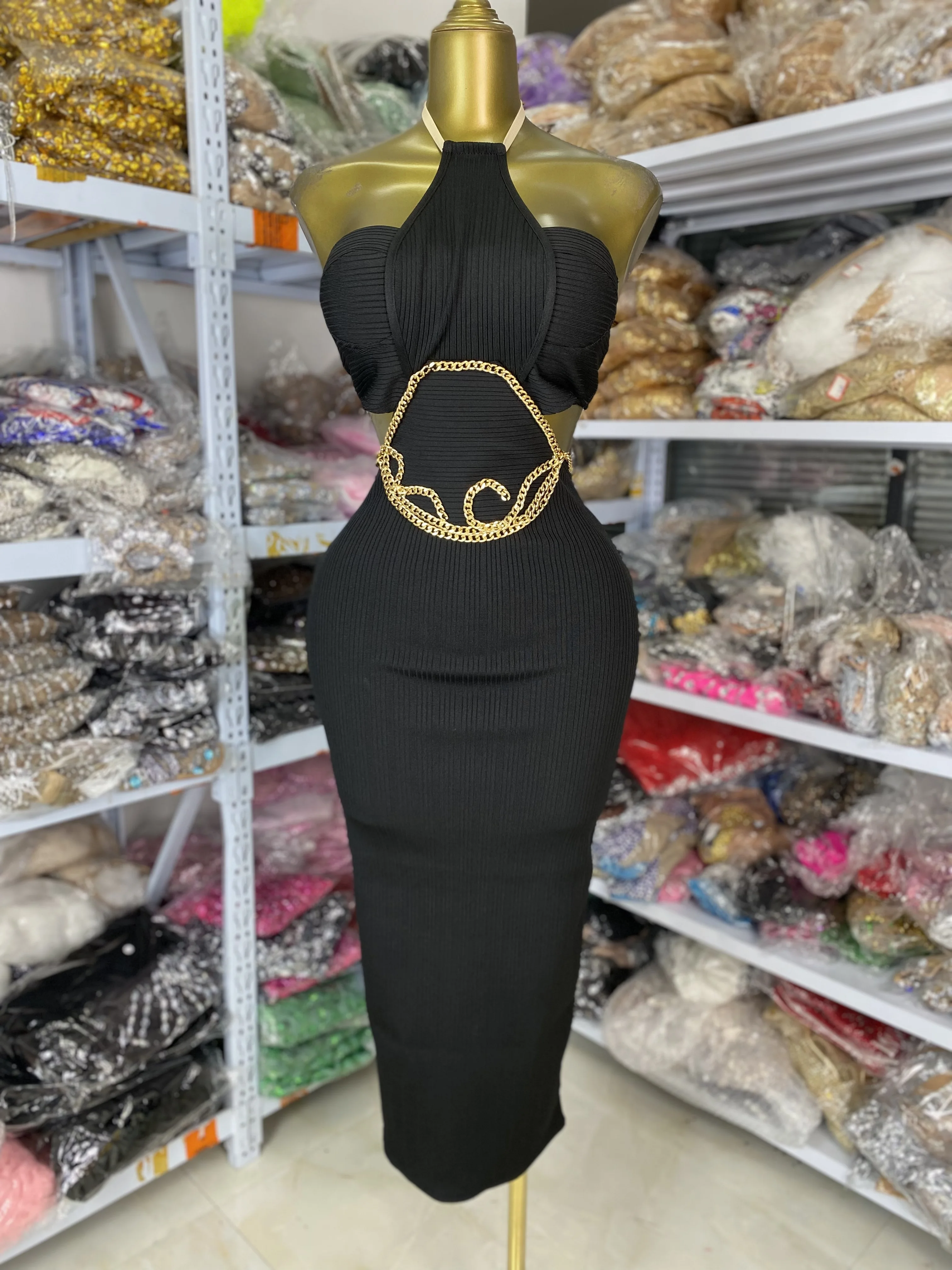 2025 New Design Black Bustier Halter Gold Chain Cut Out Midi Calf Rib Bandage Dress Knitted Evnening Club Party Dress Guest Look