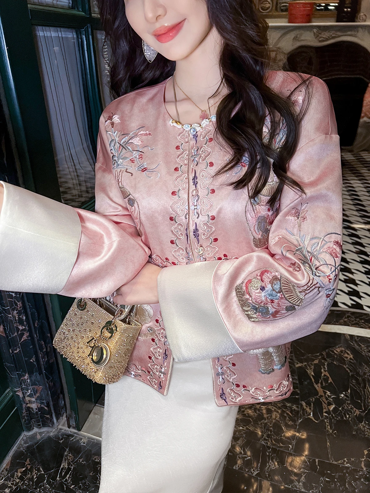 

Новая женская куртка из ацетата с тяжелой вышивкой в китайском стиле, весна-осень, класса люкс, свободного кроя, из атласной ткани