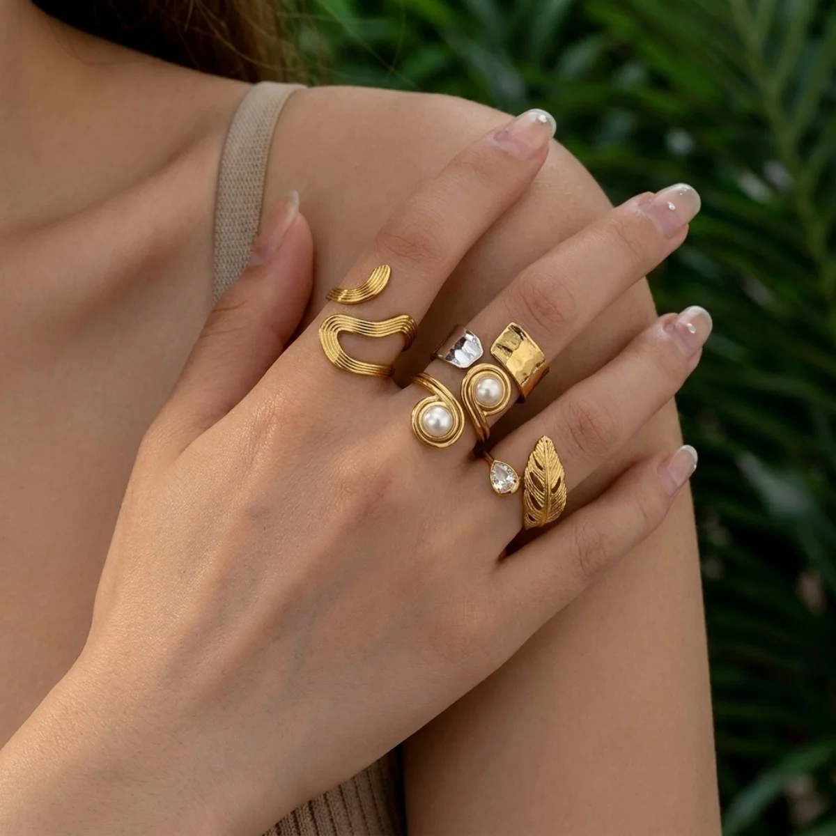 Französische Vintage-Fingerringe mit hohlem, gewelltem Design, imitierten Perlen und Spiralblatt-Motiven für Damen und Herren, im Nischenstil, geometrischer Ring, ästhetischer Schmuck. – Detail 6