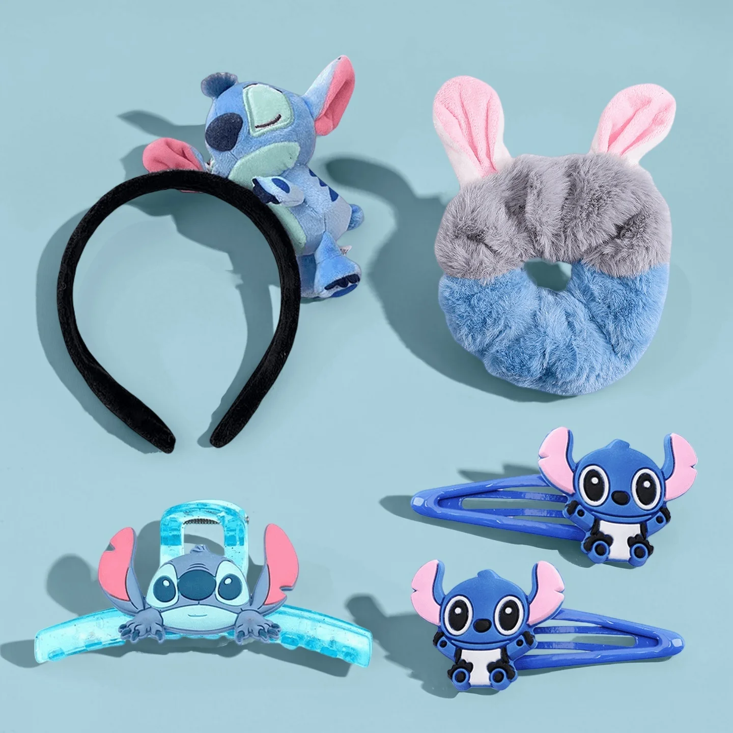 

A set of 5 Disney Stitch hair accessories. It is suitable for daily wear and is a versatile hair accessory.