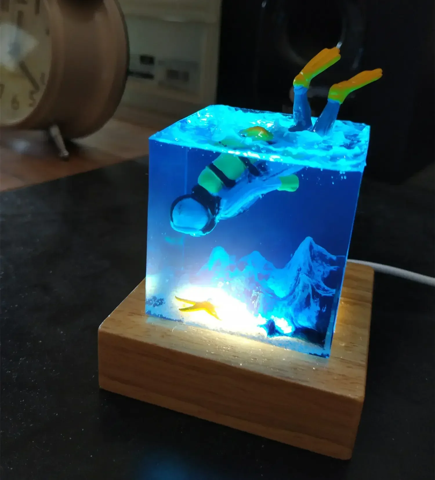 [TML] Handicraft creative gifts marine ornaments sea Diver fish tank night light Car accessories model adult gift