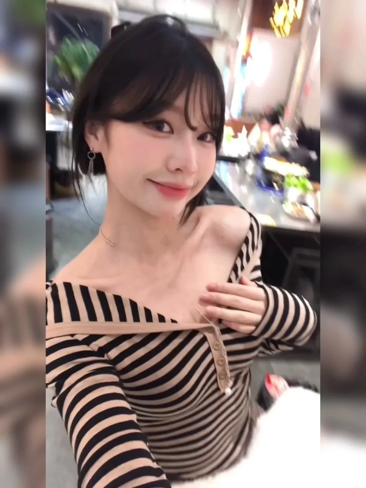 تي شيرت نسائي مخطط بألوان متباينة بأكمام طويلة وياقة نصف مفتوحة تي شيرت 2025 Ropa Mujer موضة غير رسمية بأزرار كل مباراة تي شيرت