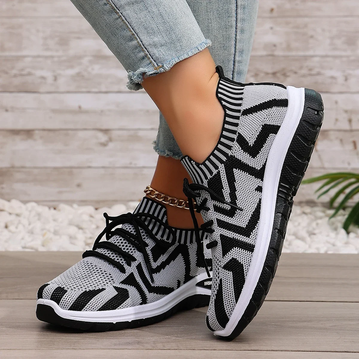 New women's everyday commuter athletic casual shoes: stylish, lightweight, durable, and versatile.