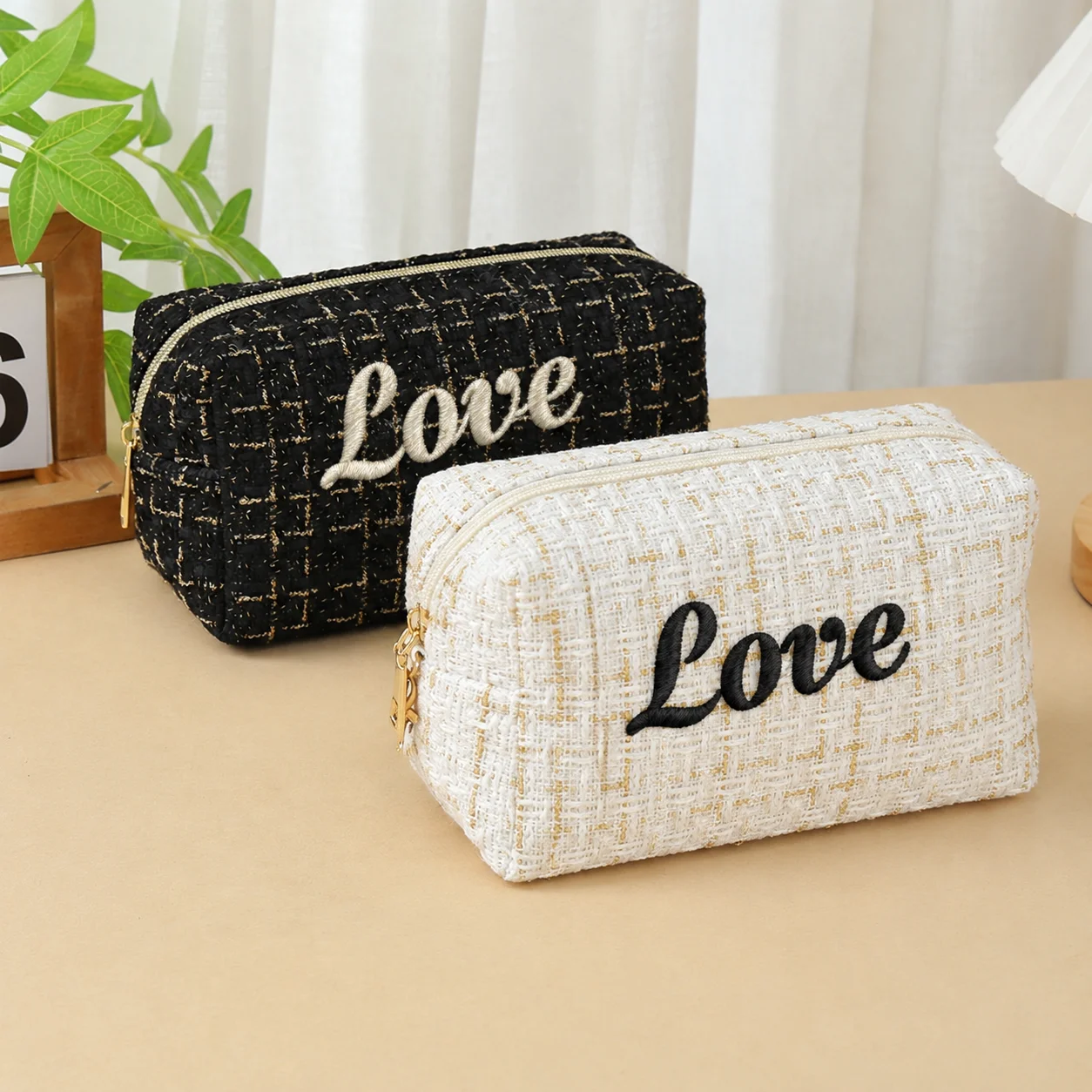 Large-Capacity Personalized Embroidered Name Makeup Bag Portable Travel Toiletry Bag Student Pencil Case - Customized Cosmetic B