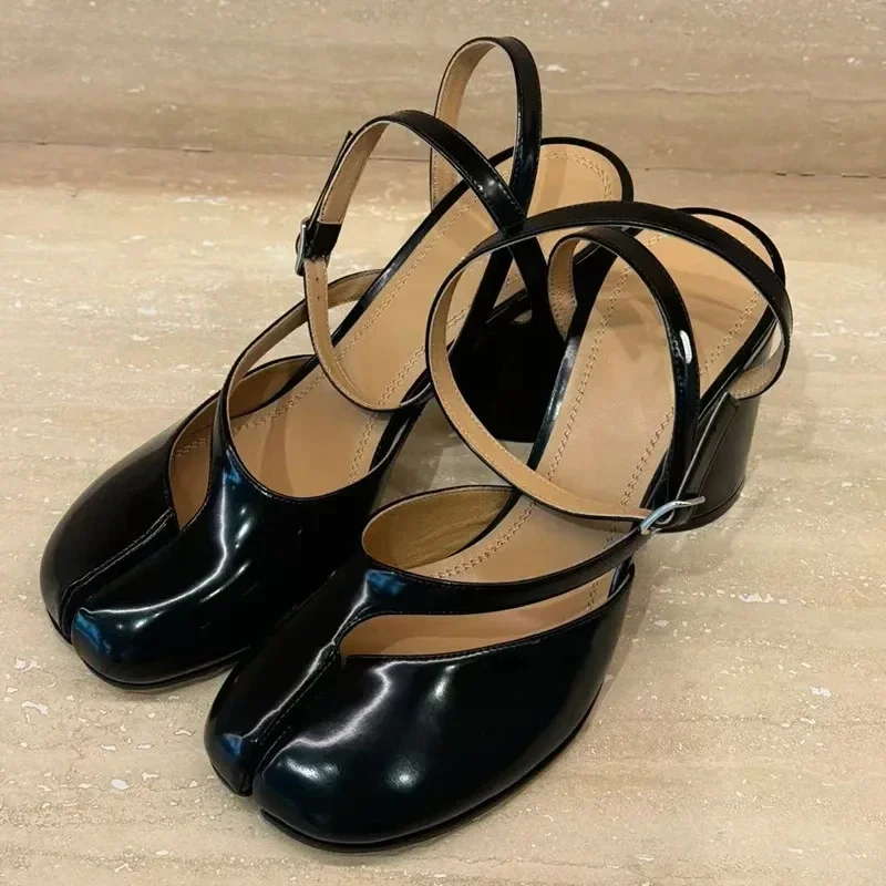 

Designer Split Toe Patent Leather Chunk Heeled Sandals Women Fashion Ankle Strap Buckle Women Pumps Elegant Mary Jane High Heels