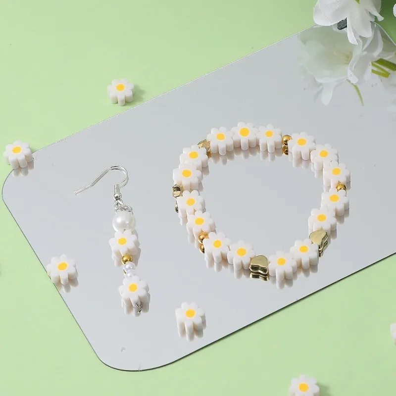 100Pcs Daisy Beads Handmade Flat Small Flower Loose Spacer Bead for Women Bracelets Necklace Earrings DIY Craft Jewelry Making - view 4