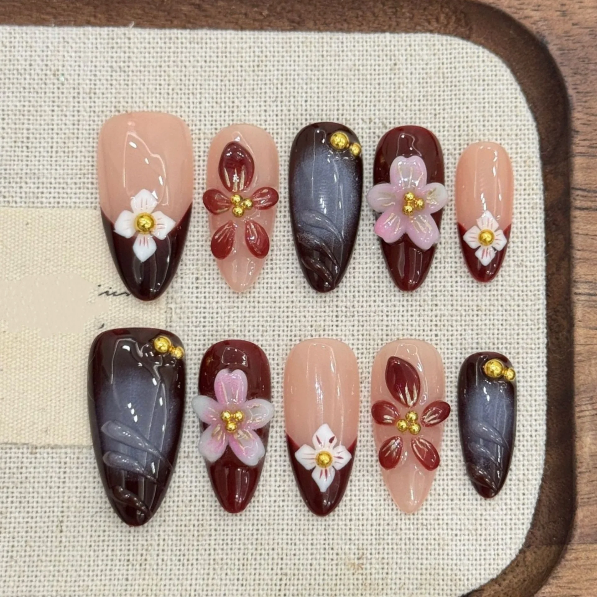 10st Franse handgemaakte nepnagelsets Druk op roze Cat's Eye Middellange amandelnagels Tips Bloem Strass Ontwerp Valse nagel