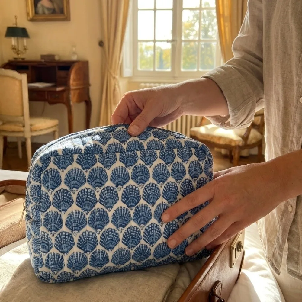 Large Capacity Quilted Makeup Bag Zipper Easy To Clean Floral Pattern Toiletry Bag Wear Resistant Multi-Functional Cosmetic Bag
