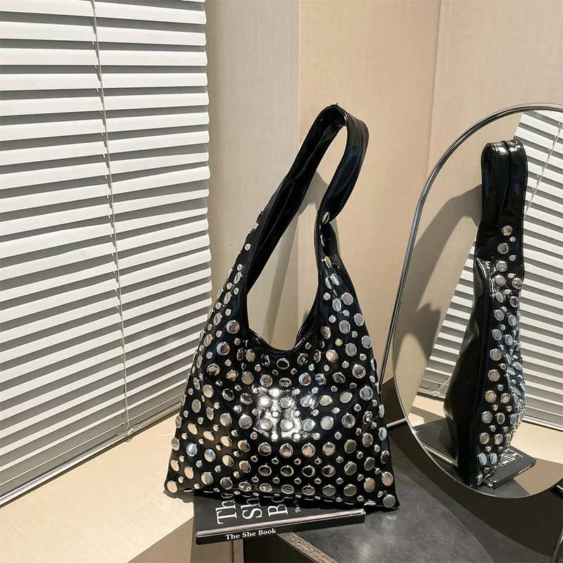 

Новая летняя сумка через плечо с заклепками, модная брендовая высококачественная кожаная универсальная крутая однотонная сумка-ведро для подмышек