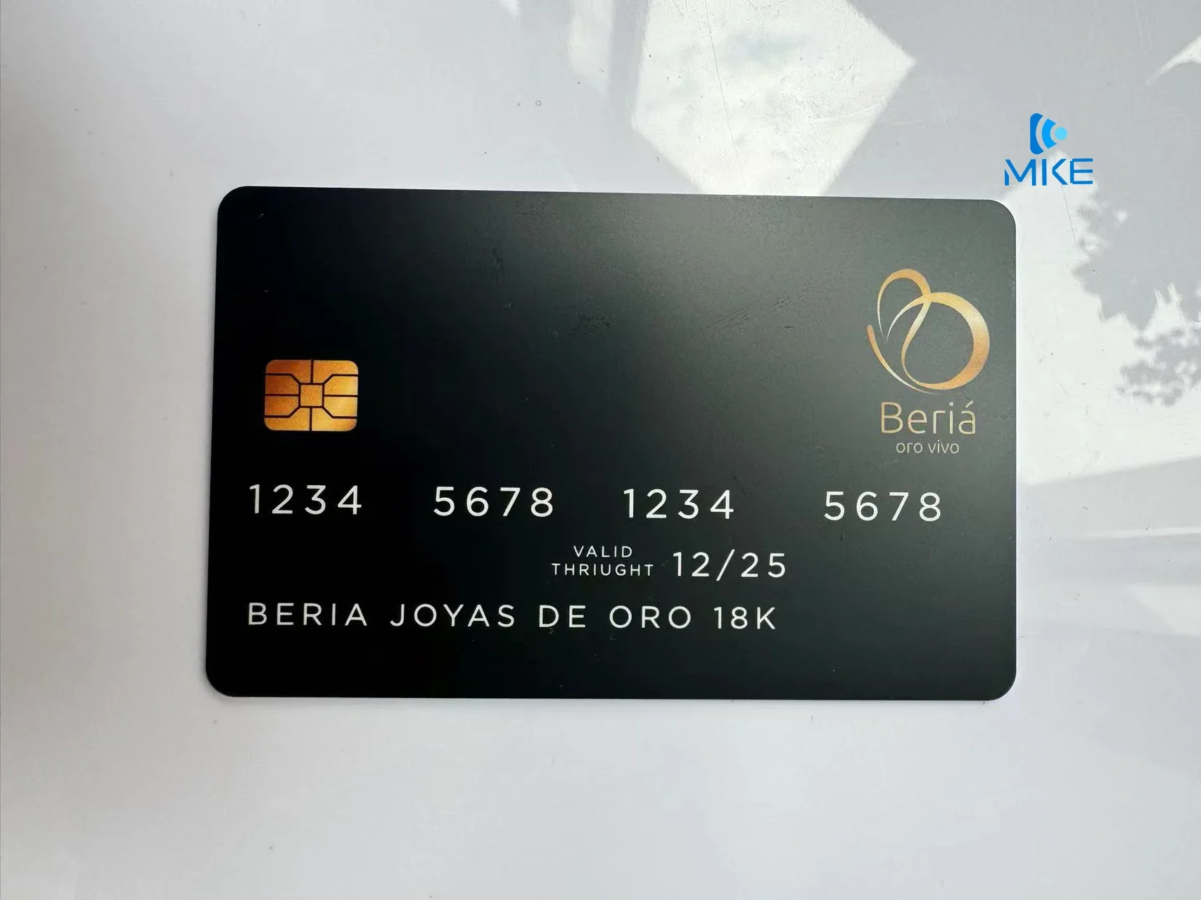 Cartões de presente plásticos do Pvc do negócio uv preto mate dos números em relevo