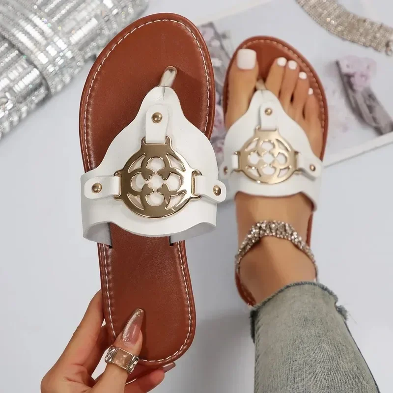 2024 Summer New Simple Metal Buckle Clip Flip-Flops Fashion Beach Plus Size Sandals Women Chaussure Femme 36-43