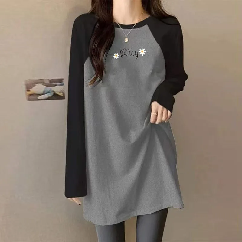 

Large Size Women's Loose Long Sleeved T-shirt with Patchwork Shoulder and Autumn Mid Length Black Gray Trendy Minimalist Top