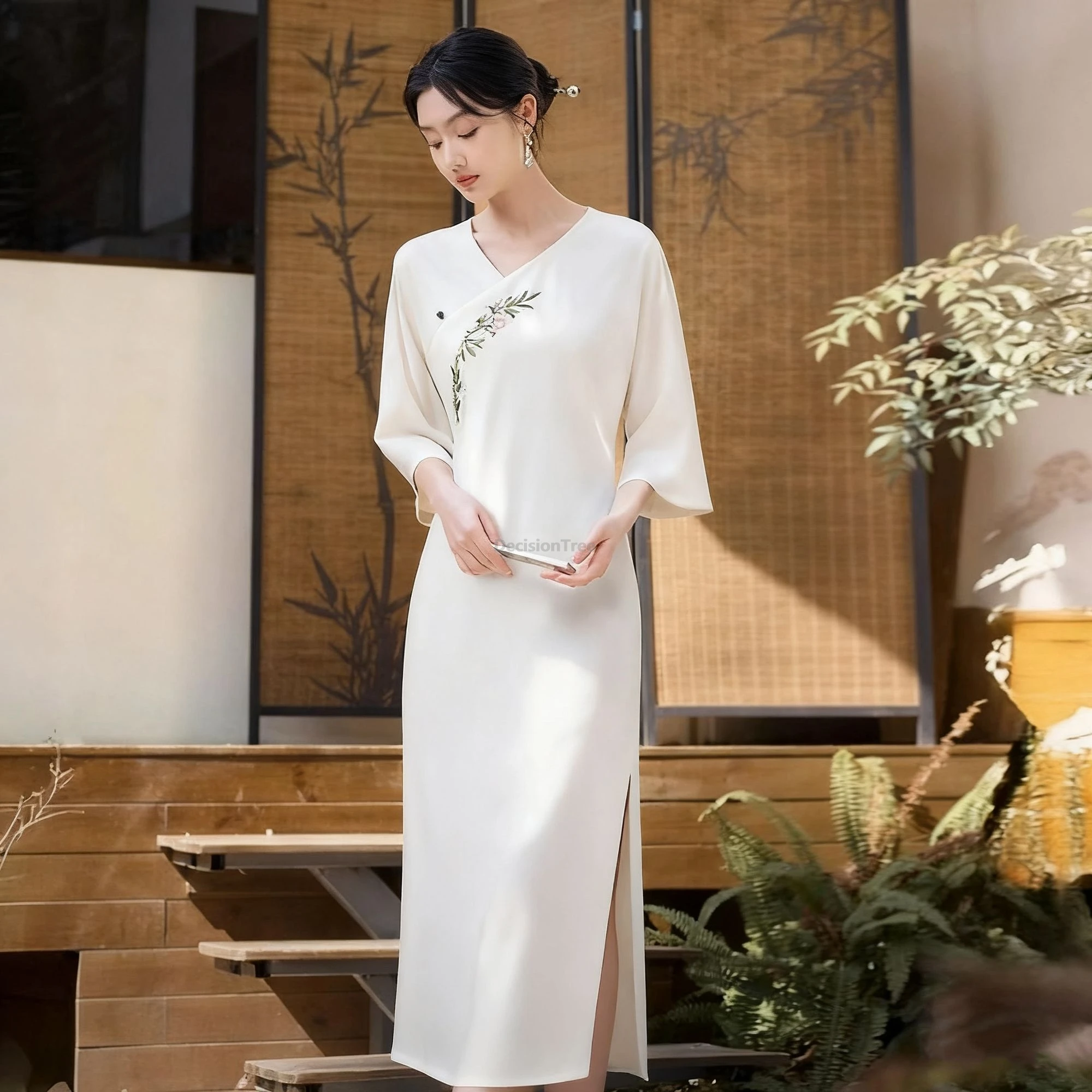 ربيع الخريف جديد النمط الصيني الأزهار فضفاضة تعديل شيونغسام فستان المرأة شيونغسام فستان أنيق فستان تشيباو اليومي