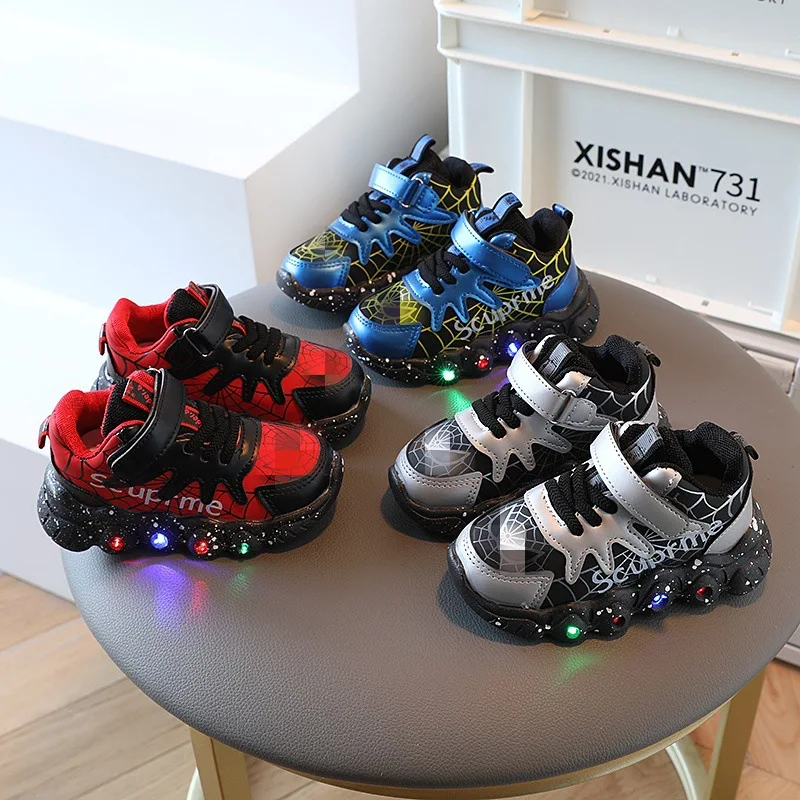 

Обувь для мальчиков со светодиодной подсветкой, осенние детские спортивные туфли с героями мультфильмов, кожаные нескользящие детские кроссовки для бега, размер 25-35