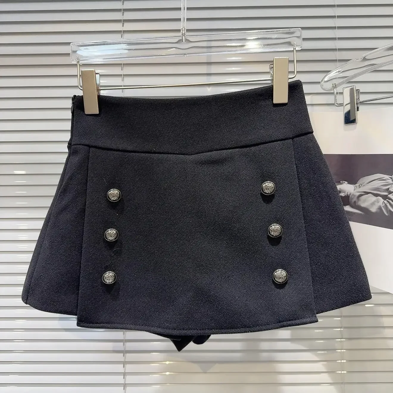 2024 Winter New Retro Double-breasted Metal Buckle Design Woolen Short Skirt Girls High Waist Slim Fit Black A-line Skirt Women