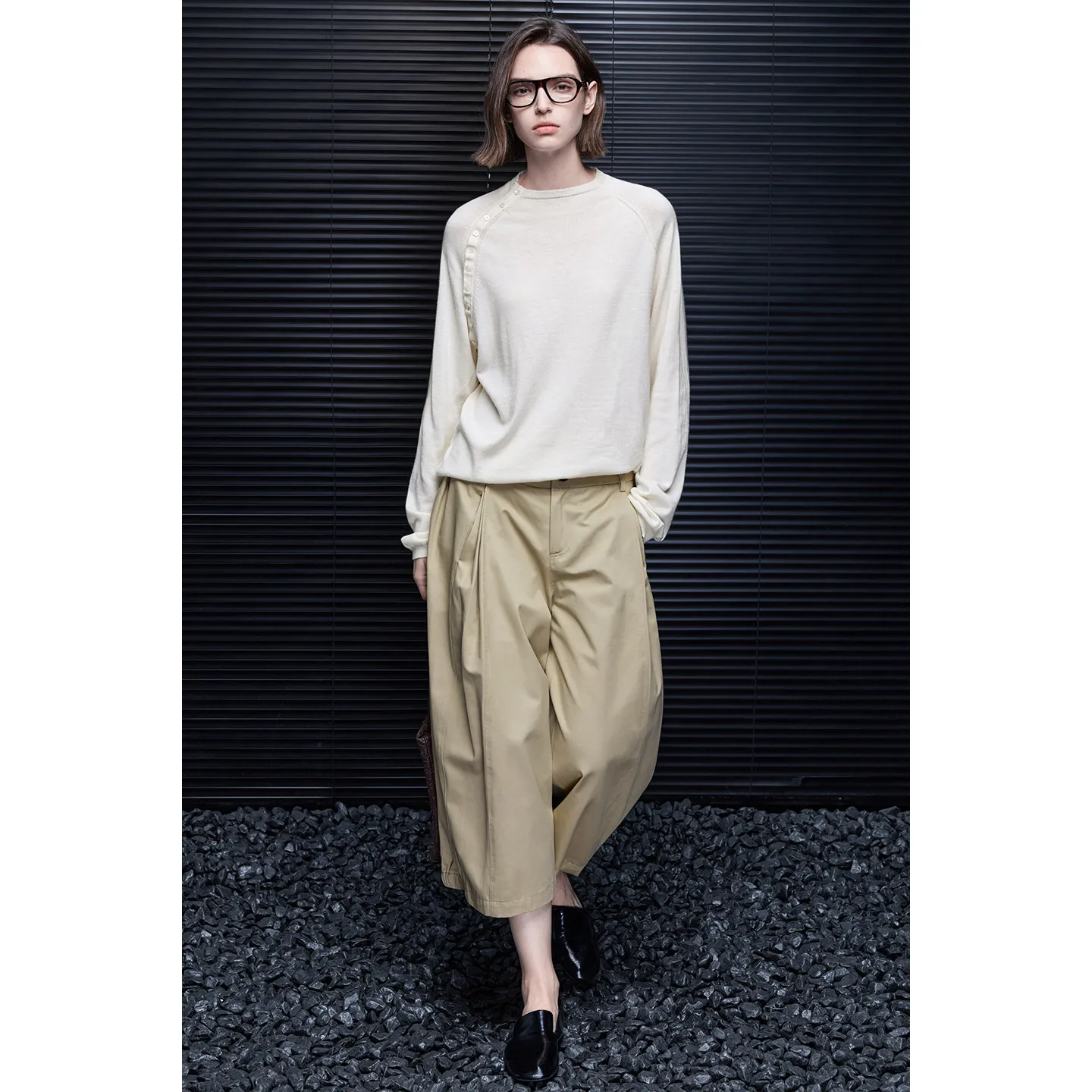 Off-white round neck shoulder long sleeve cashmere sweater sweater new lazy wind high sense.