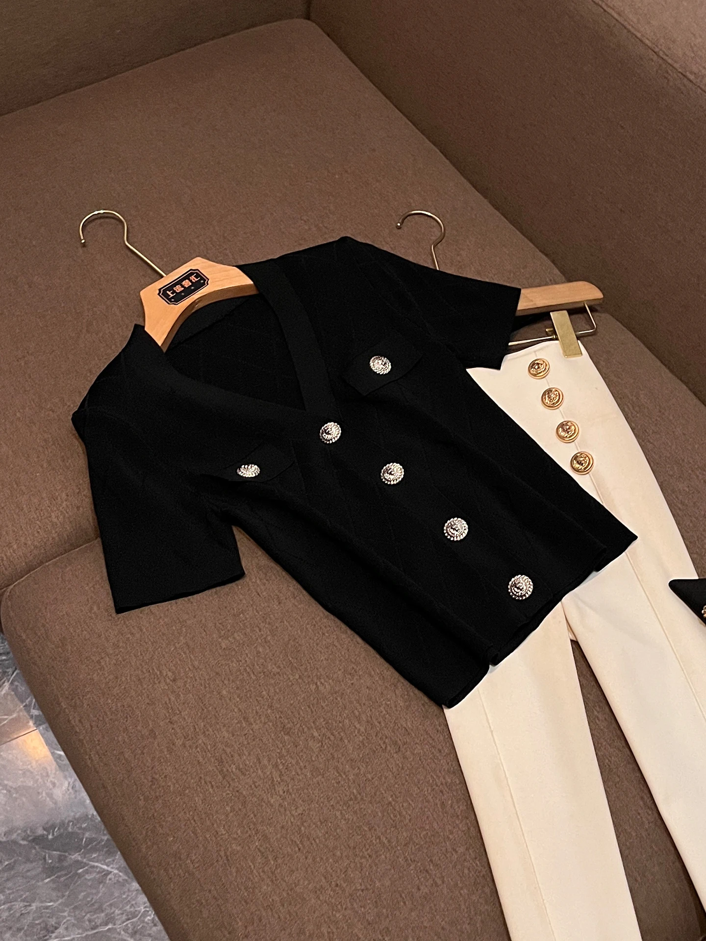 

Summer 2026 Women's Slim Fit Knitted Short Sleeve V-Neck Open Cardigan Luxury Style Sweatshirt Metal Button Commute Style P410