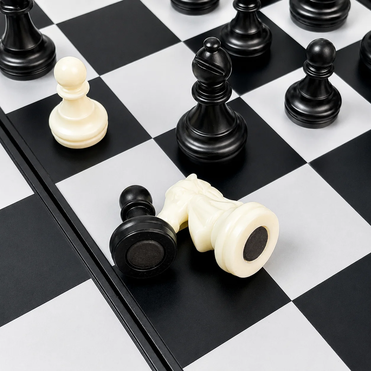 19 x 19 cm großes, faltbares m – Magnetic Travel Chess Bewertung und Preis