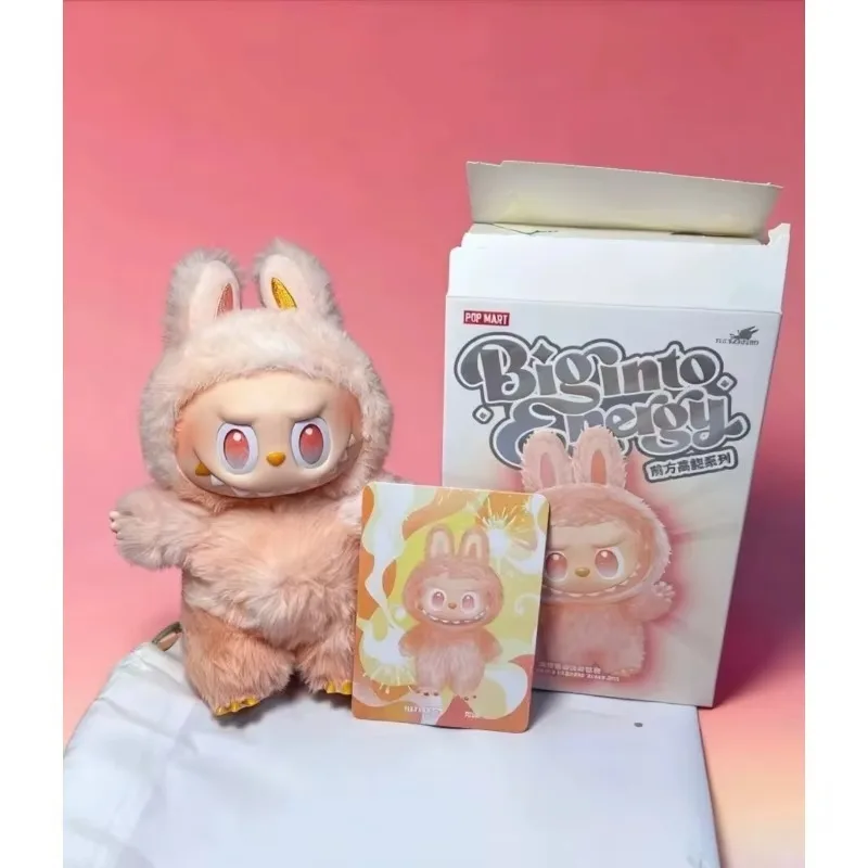 

В наличии Pop Mart, 100% аутентичная и подлинная серия Big Into Energy Labubu3.0, плюшевая глухая коробка, подарок-сюрприз на день рождения