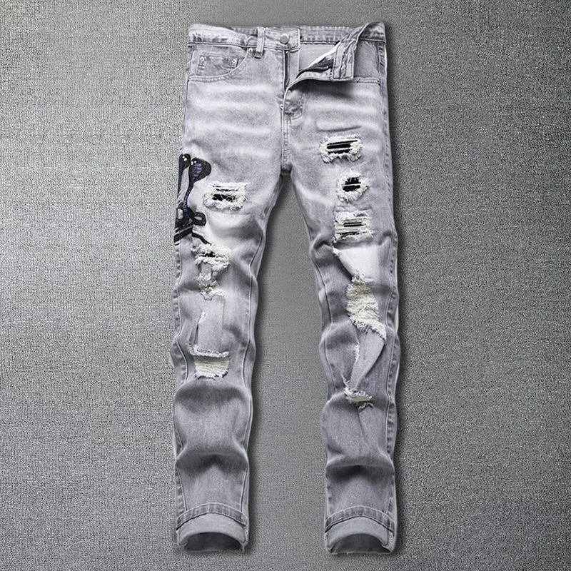 

New Style Gray Perforated Patch Denim Pants Men Embroidered Cobra Pattern Jeans High Street Elastic Skinny Men Ripped Jeans