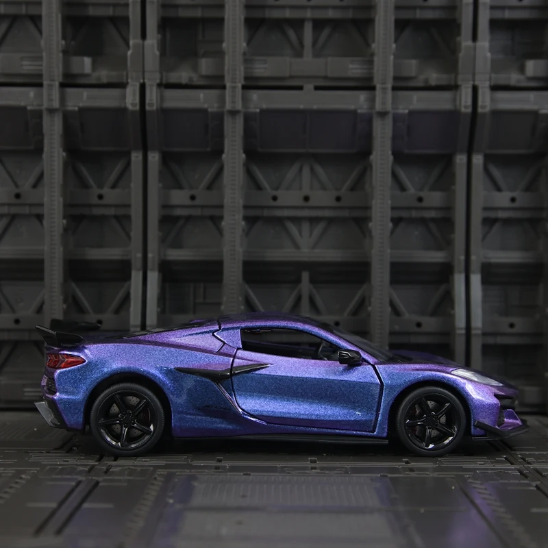 

CCA 1:24 simulation Chevrolet Corvette Z06 2024 alloy car model doors and trunk can be opened rich details, fine workmanship