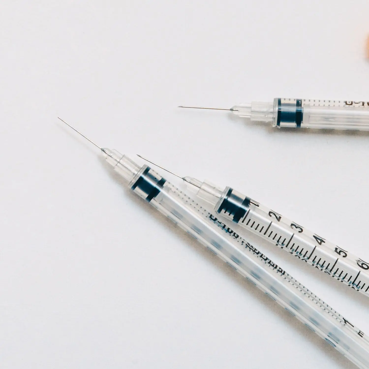 100 siringhe sterili monouso da 1 ml con ago in acciaio inossidabile 30Ga 8 mm, confezionate singolarmente per strumenti di misurazione da laboratorio, alimentazione degli animali domestici