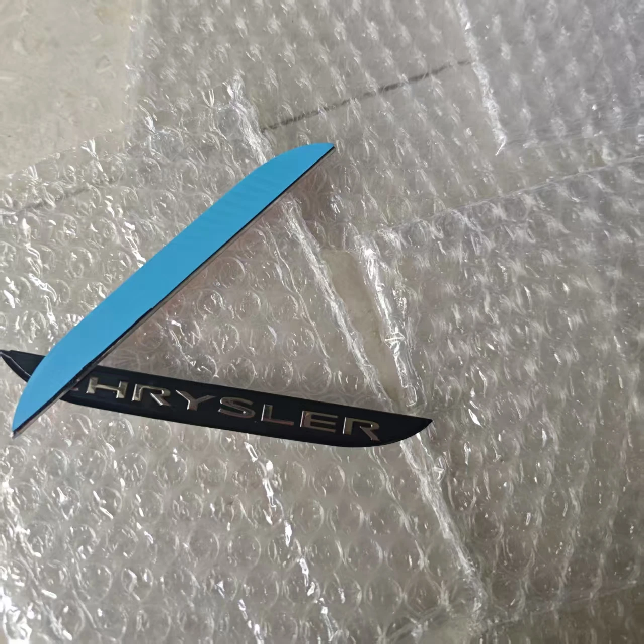 Badge Voor Voorste Embleem Kofferbak Embleem Badge Voor C-hrysler 300C 2005 2006 2007 2008 2009 2010 04805157 68147521 Accessoires - afbeelding 1