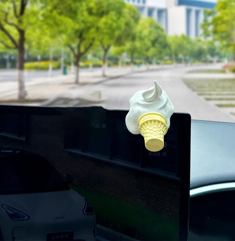 Falling ice cream cones, ice cream body decorations, creative and funny decorations for cars and motorcycles