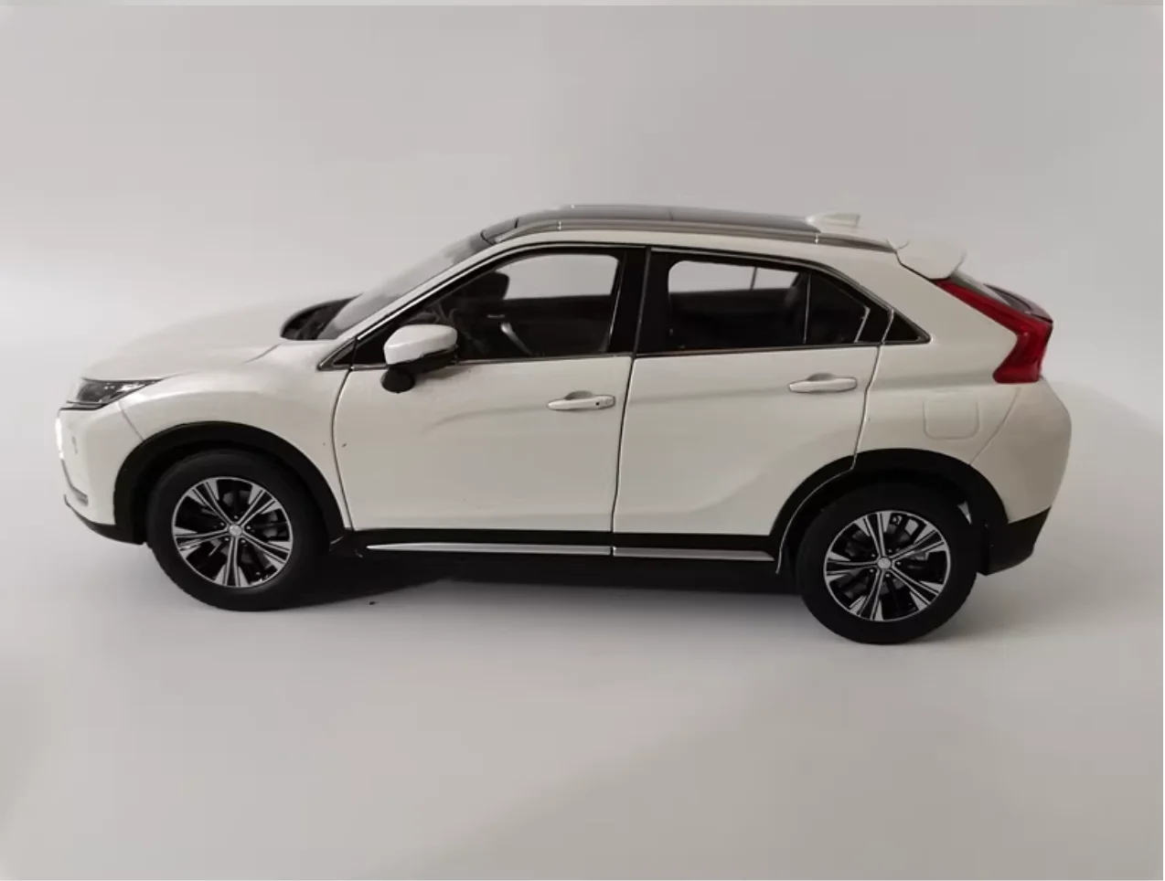 Original guangzhou automóvel mitsubishi yige modelo de carro eclipse cruz 1:18 liga simulação modelo de carro presente em estoque