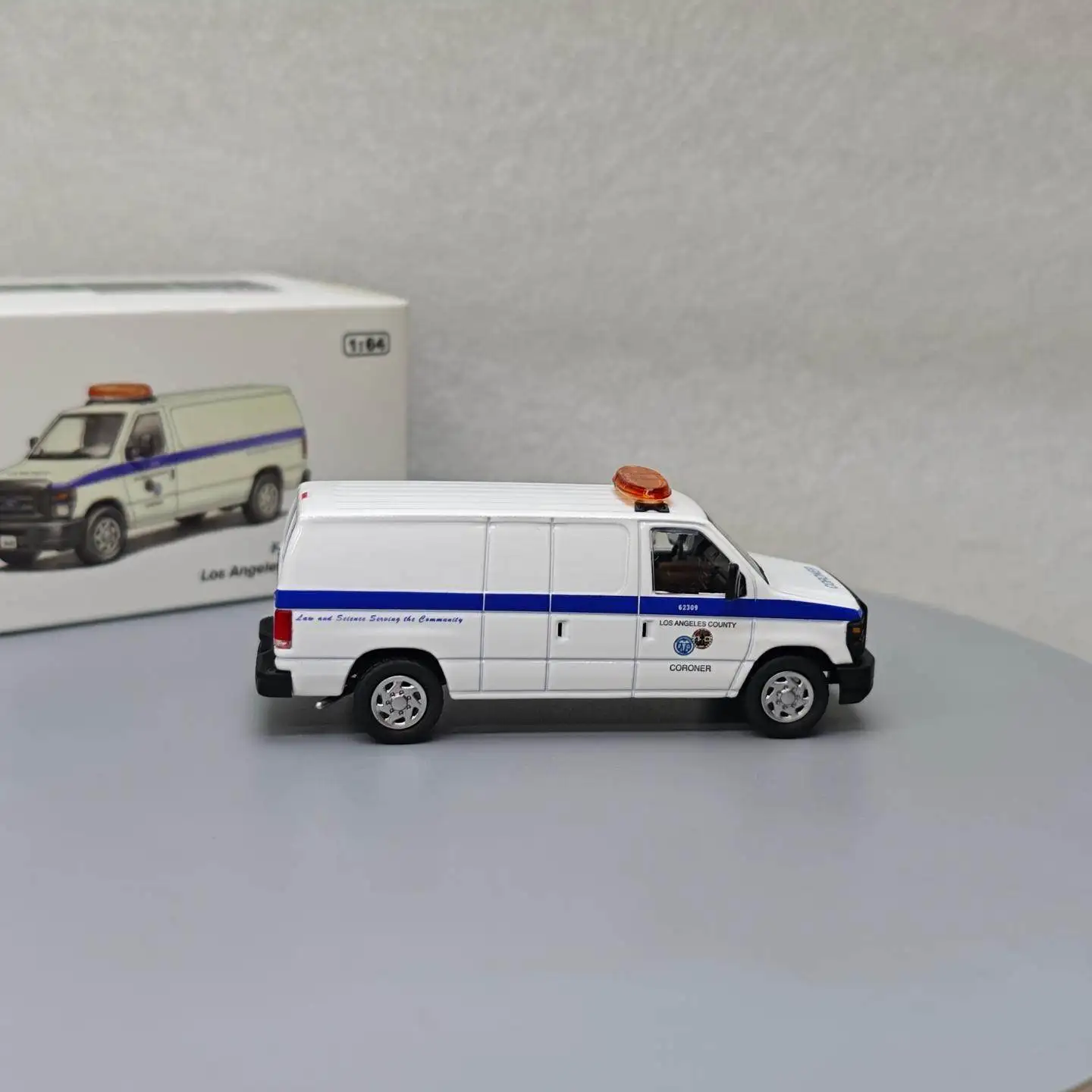

596 1:64 E-Series Vans-Los Angeles County Coroner, мини-модель автомобиля, имитация сплава, модель игрушки, коллекция хобби, подарок