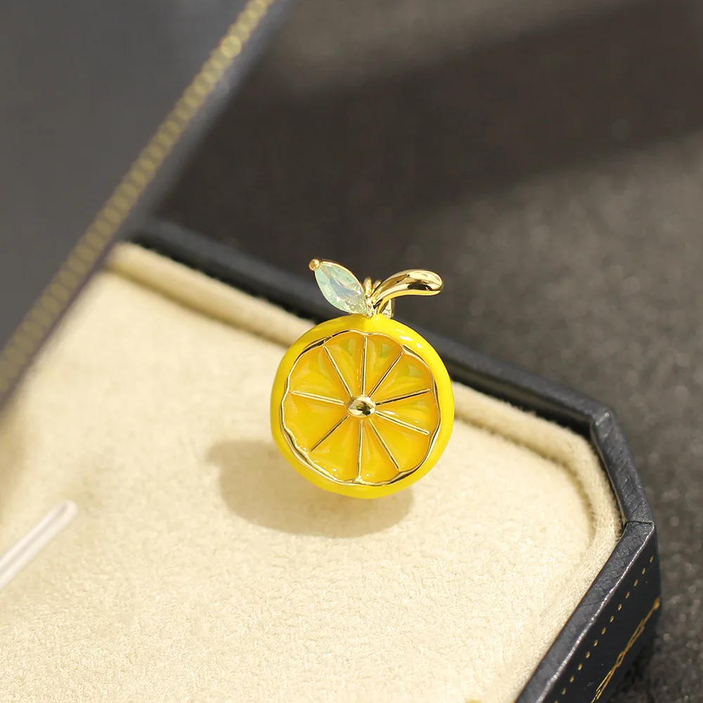 Small and Fresh Oil Dripping Stone inlaid Lemon Slice Brooch Versatile Fruit Pin Men's and Women's Temperament Accessories