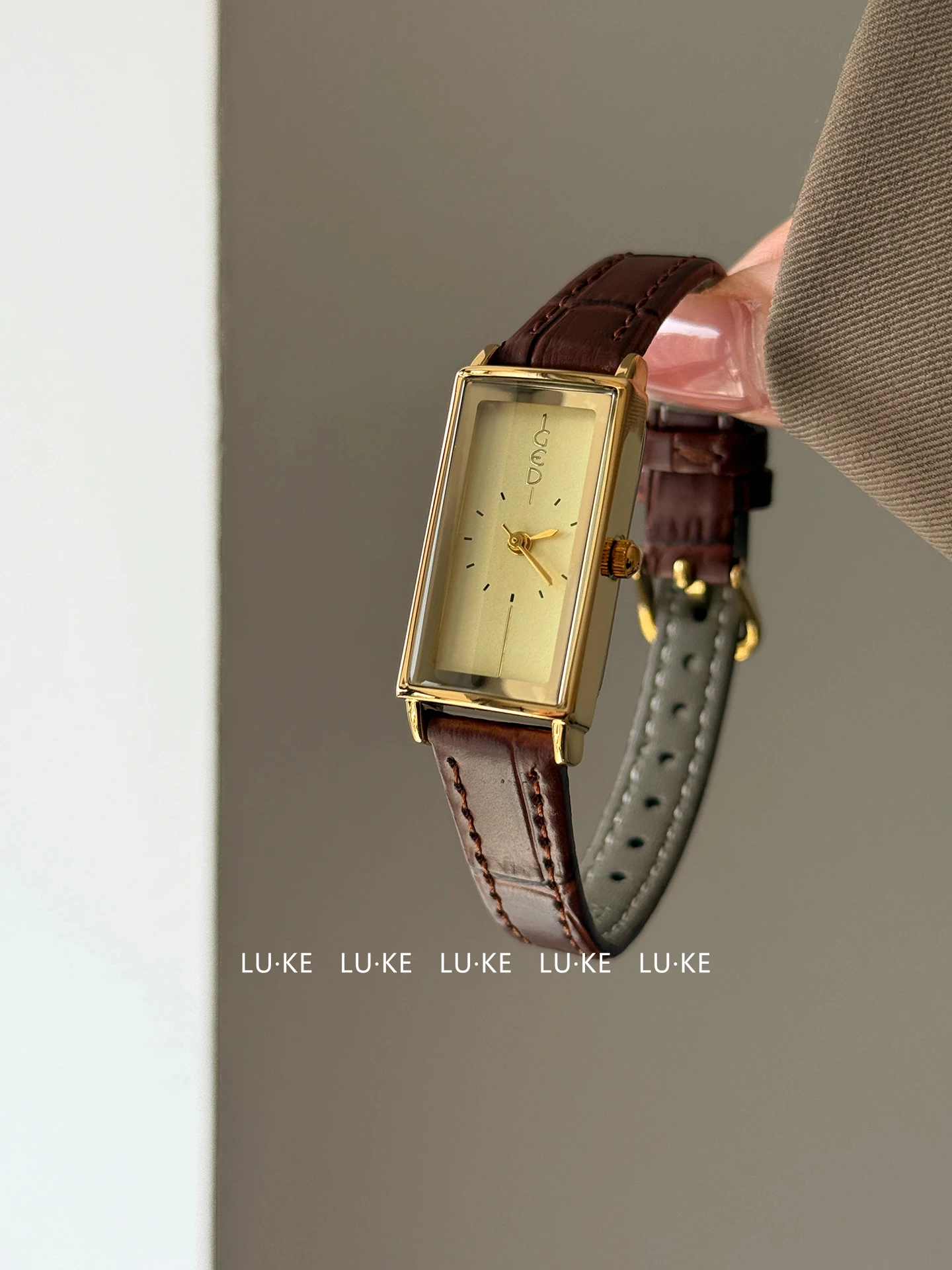 

Elegant women's wristwatchbrown small gold watchluxurious and sophisticated vintage leather strap watcha perfect gift for women.