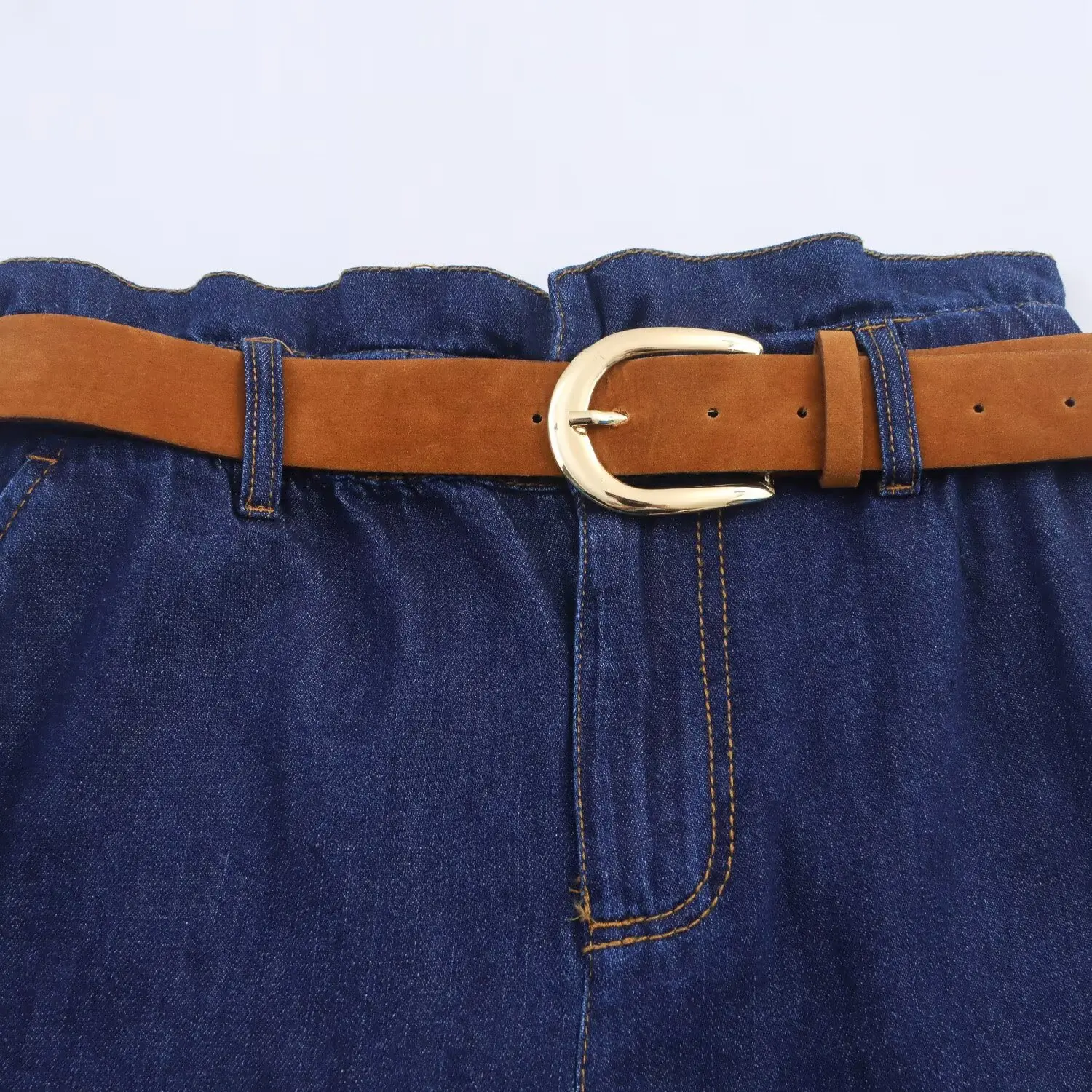 Nowe modne, codzienne szorty jeansowe damskie z wysokim stanem, zapinane na zamek, w jednolitym kolorze, dopasowane, z paskiem.