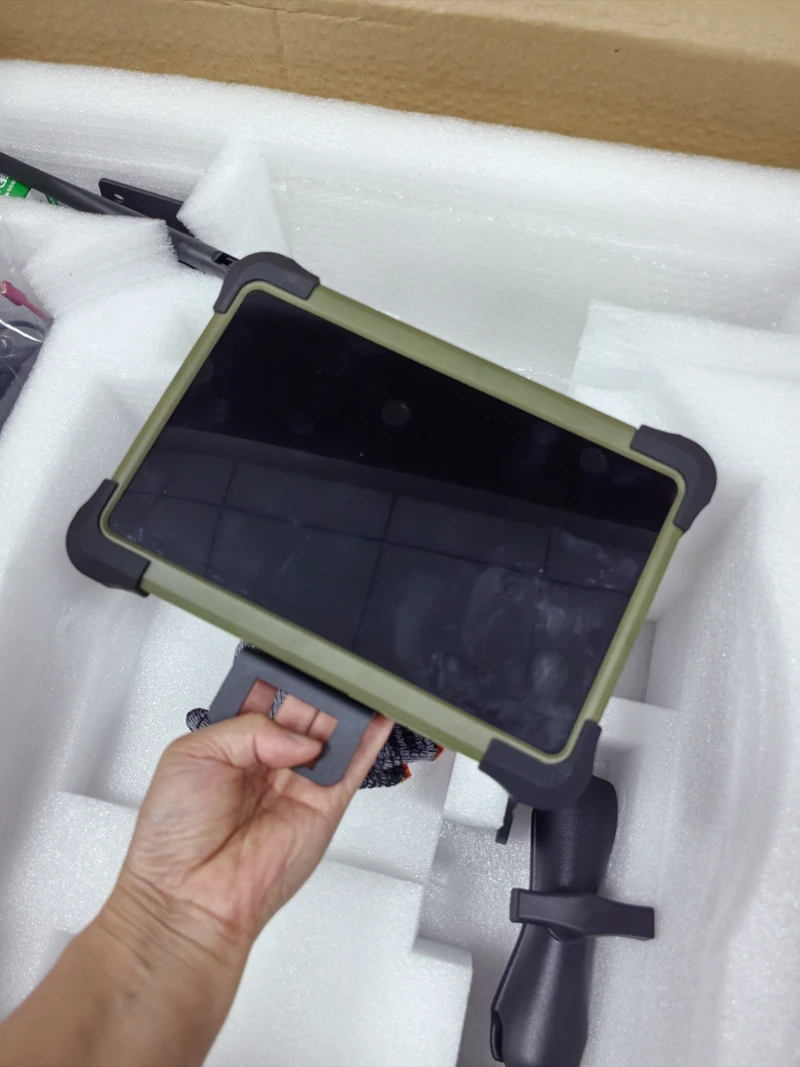 ระบบนําทาง GPS การเกษตรที่มีผลผลิตสูง การนําทางภาคสนามที่แม่นยําสําหรับเกษตรกรที่มีส่วนประกอบเครื่องยนต์หลัก