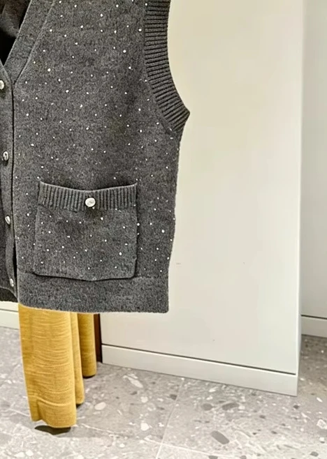 Women's Grey Knit Tank Tops Slim Diamond Decoration Vest Lady Single Breasted Cardigan 2026 Spring Sweater with Pockets