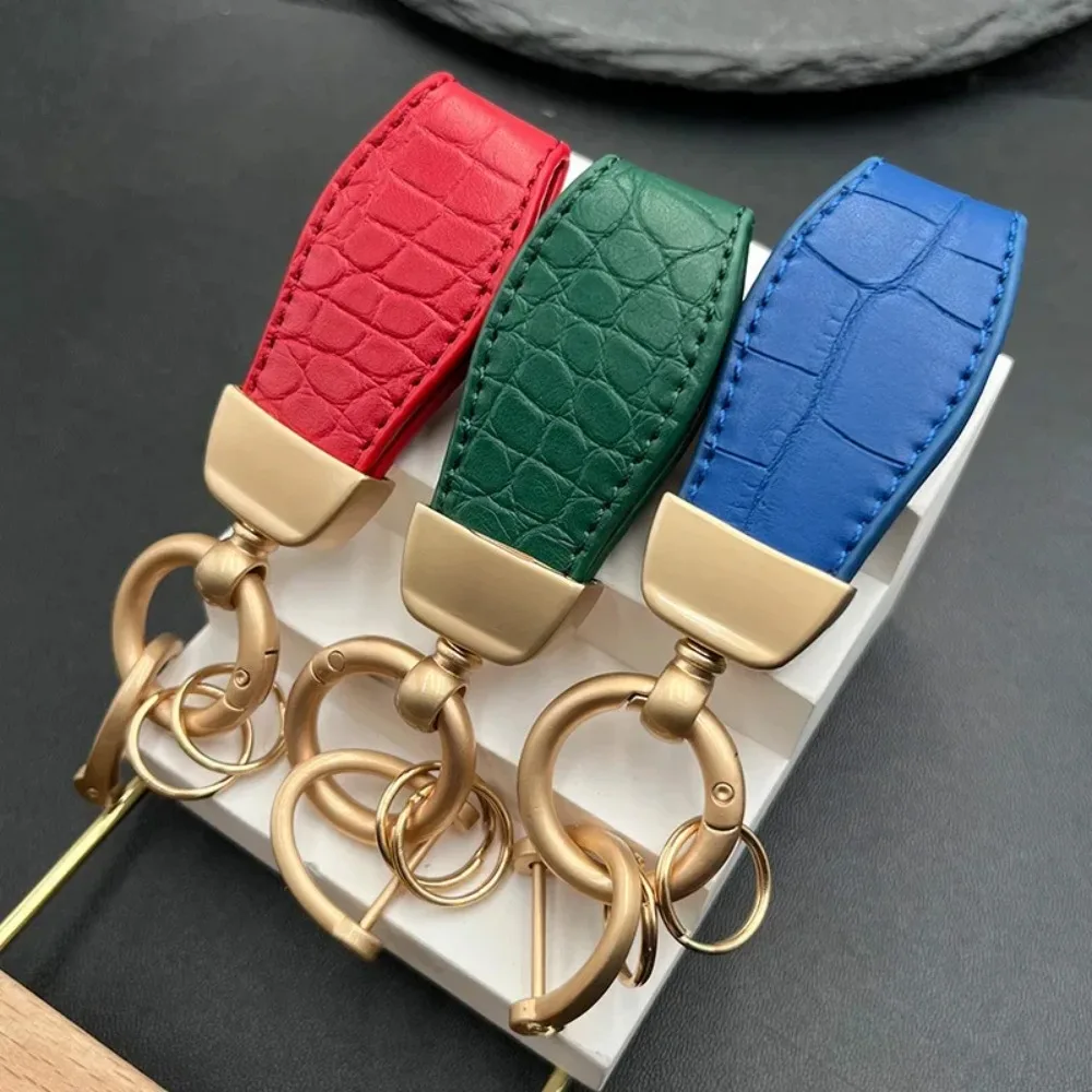 พวงกุญแจรถหนังสไตล์วินเทจสำหรับผู้ชายและย้อนยุคสำหรับผู้หญิงพวงกุญแจโลหะสลักด้วยเลเซอร์โลโก้ตามต้องการ