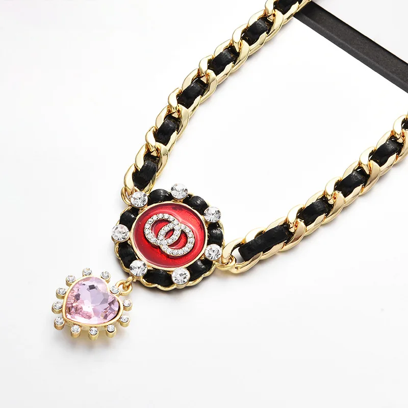 Collane a forma di cuore, adatte per l'autunno e l'inverno. Catena nera sexy per clavicola, corda in pelle, catena per il collo