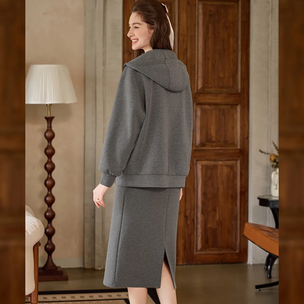 LOUIS YAO مقنعين سترة مشغولة من الصوف 2025 الخريف قمة أنيقة وأنيقة فضفاضة تناسب مسمار حبة الديكور سترة نسائية