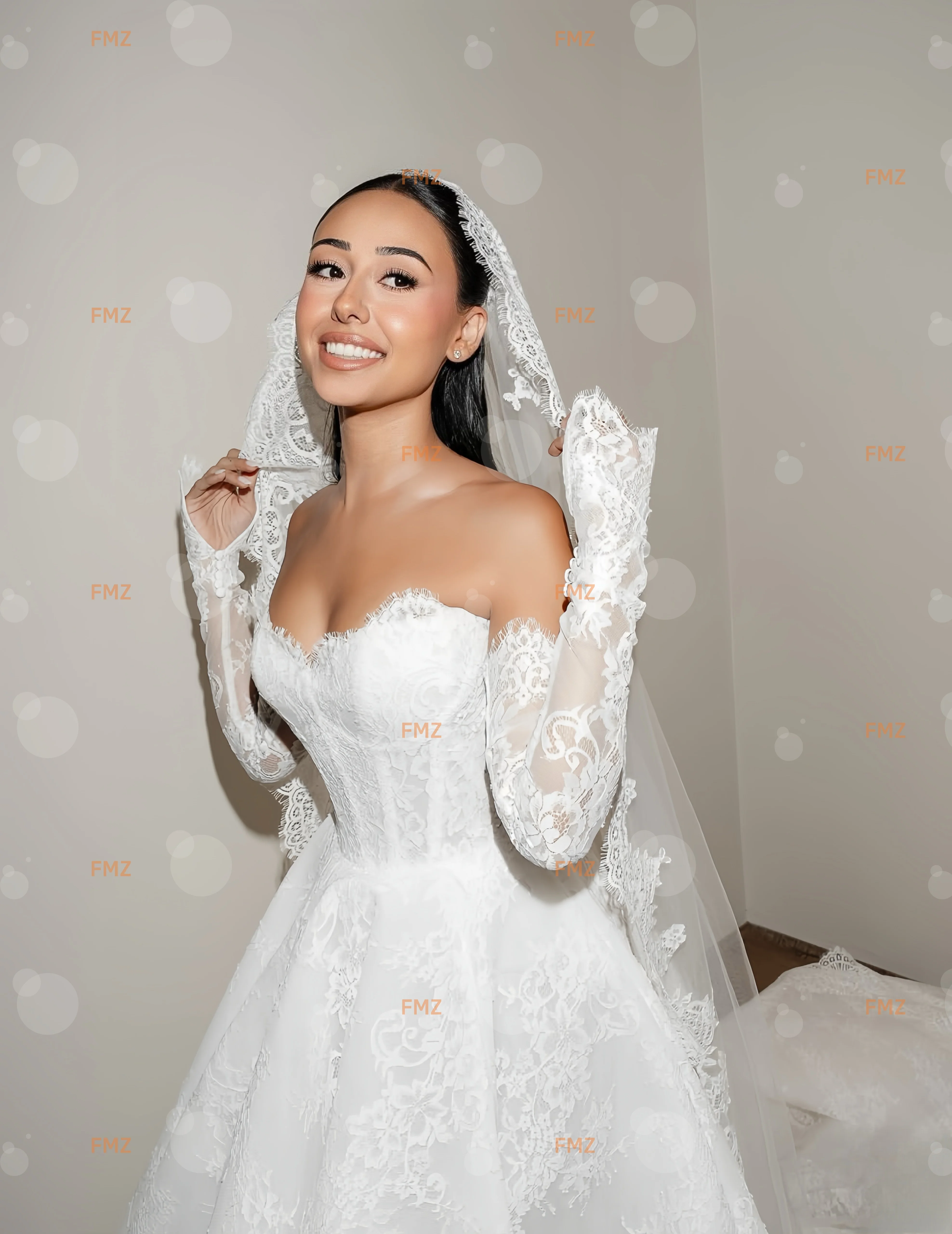 فستان زفاف أنيق بدون حمالات وأكمام طويلة على شكل حرف a من الدانتيل من فيستدوس دي نوفيا أماندا نوفيا أماندا نوفيا رسمي