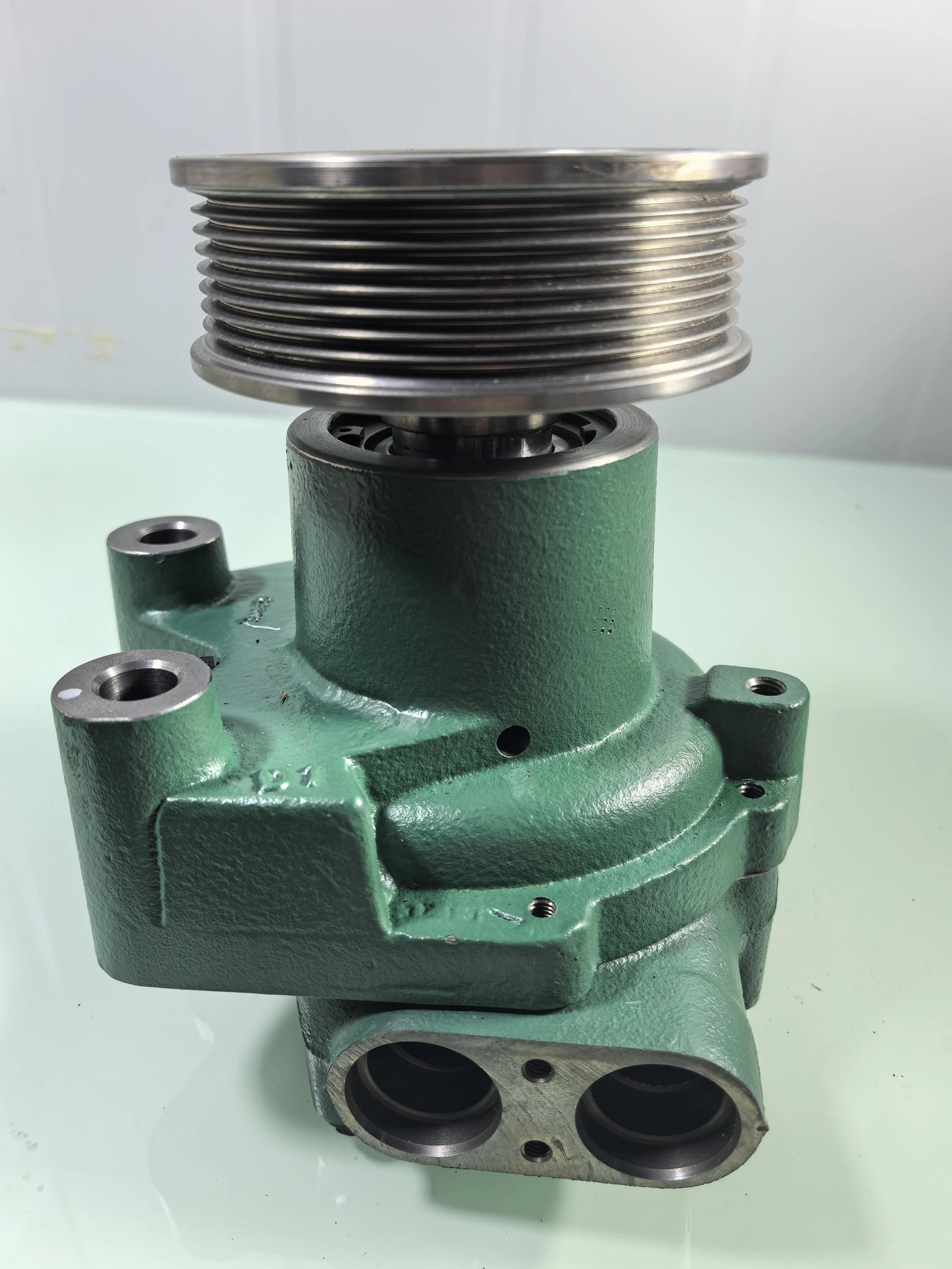 

Водяной насос двигателя Kalmar 1240 в сборе 923976.0196, детали оборудования для обработки материалов