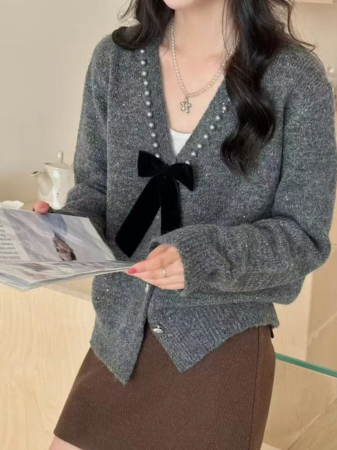 

Вязаный свитер с узлом, женский, ранняя осень 2025, новинка, корейская версия, мягкий, с V-образным вырезом, длинный топ