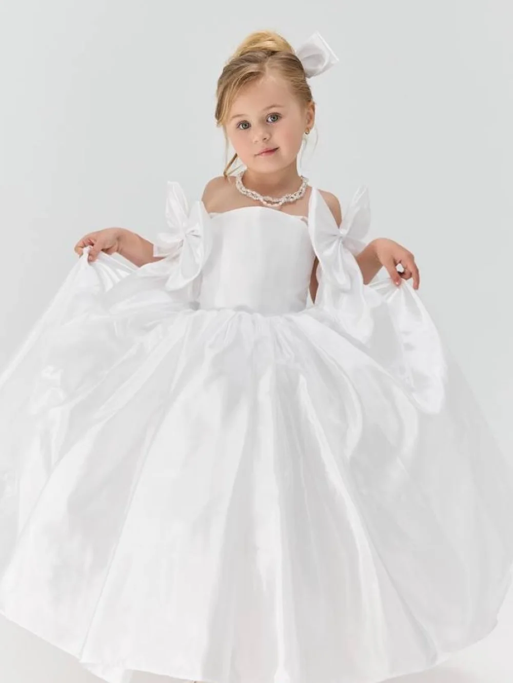 robe-de-demoiselle-d'honneur-en-satin-blanc-epaules-denudees-grand-nœud-au-dos-longue-traine-robe-de-princesse-pour-enfants-pour-mariage-anniversaire-communion