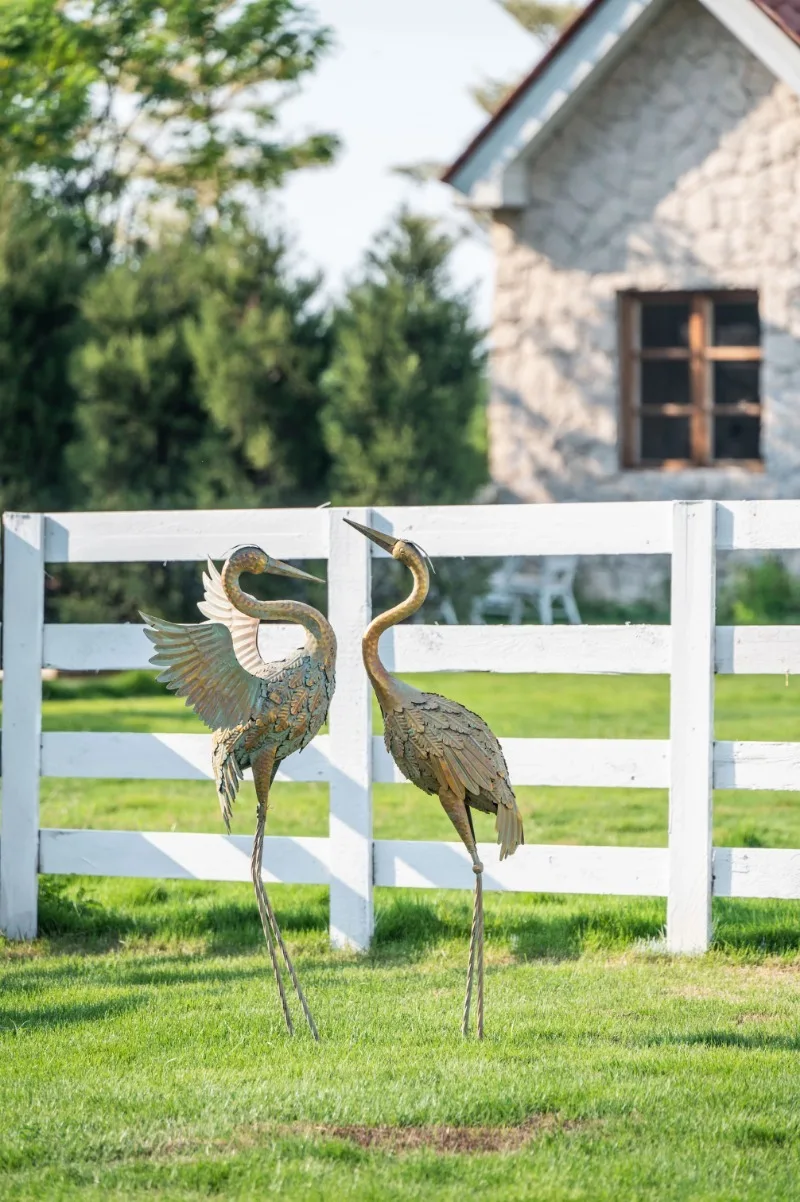 Crane Family Garden Statues for Outdoor, Sturdy Metal Yard Art for Patio Garden Decor, Gold Lawn Ornament for Mother\'s Day