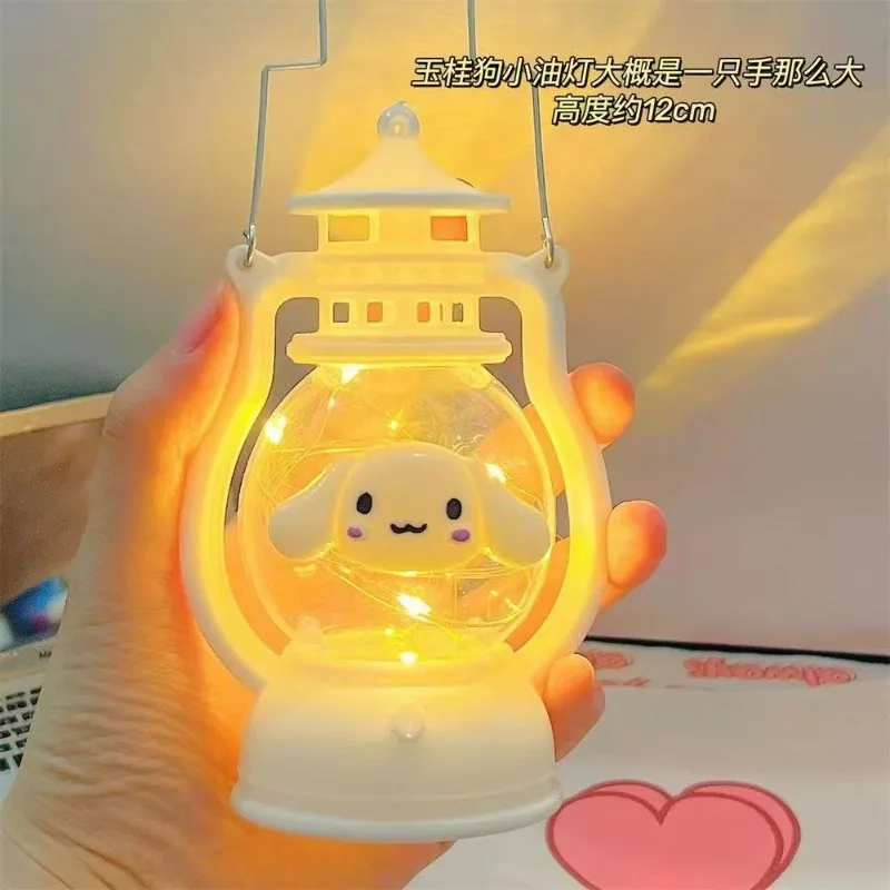 Retro mała lampa naftowa plus urocza lampka nocna Sanrio Cinnamorollkuromi przenośna lampka nocna może być zawieszana na ścianie