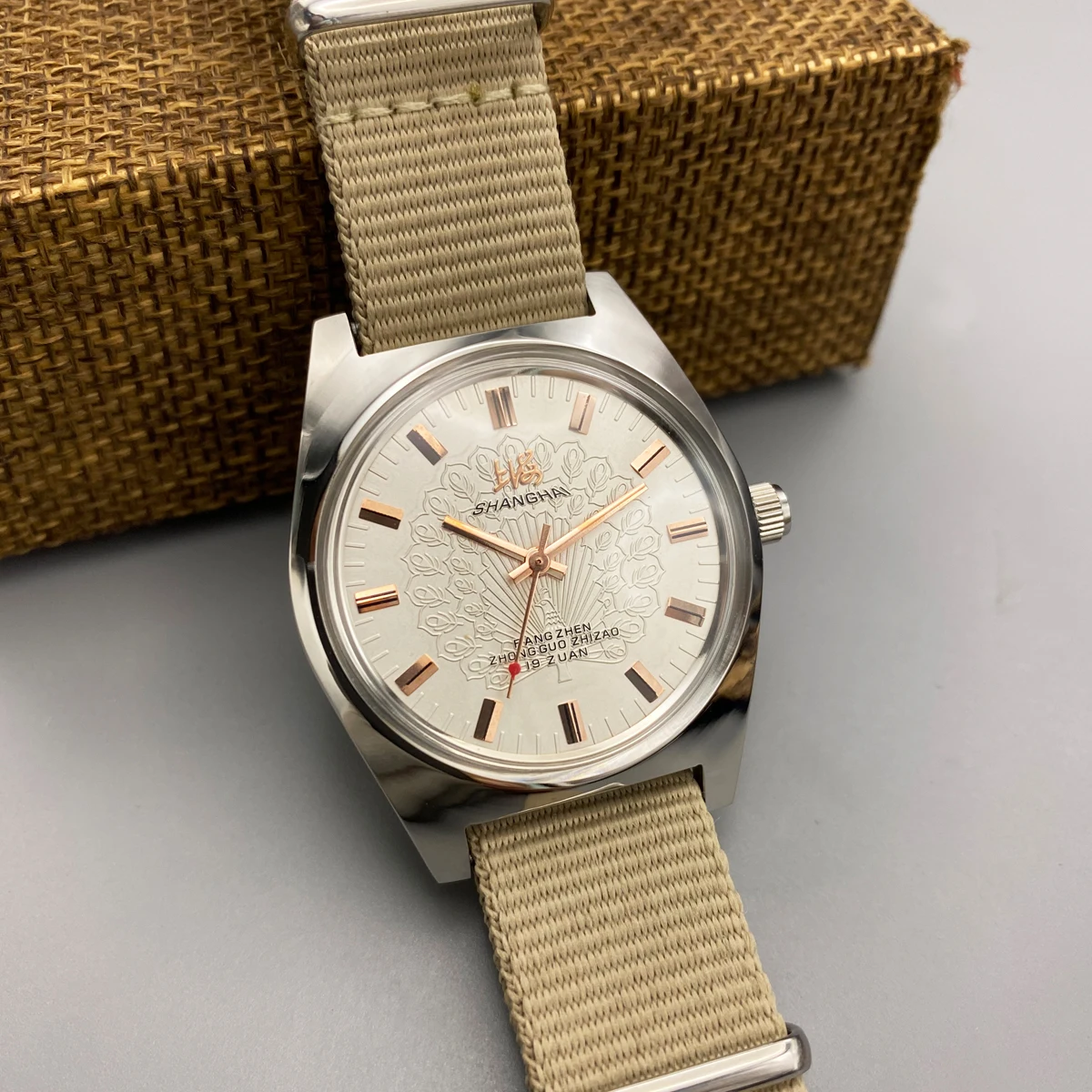 เซี่ยงไฮ้ สเปเชียล 7120 นาฬิกา - Guilloché Dial Watch บทวิจารณ์และราคา